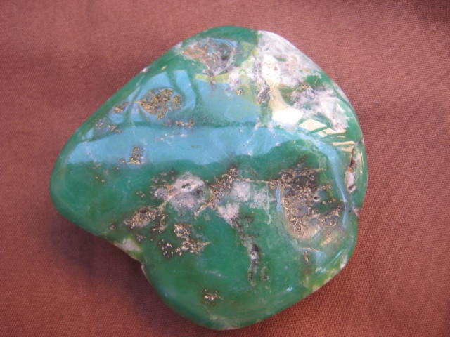 Chrysoprase Growth, compassion, connection with Nature, forgiveness, altruism 2296